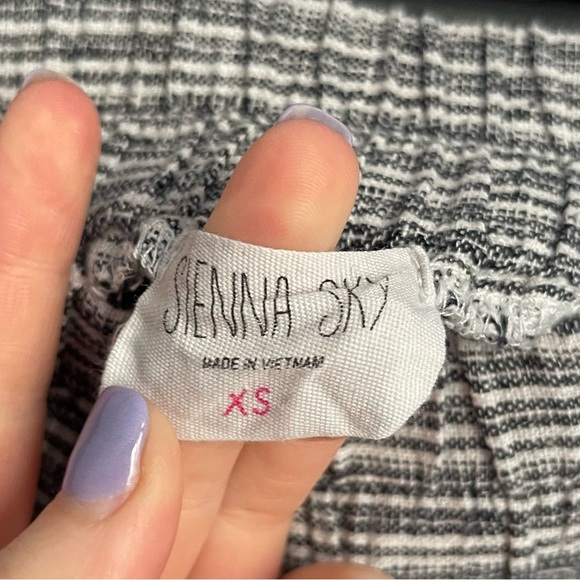 Sienna Sky Patterned Linen Pants - Picture 3 of 3